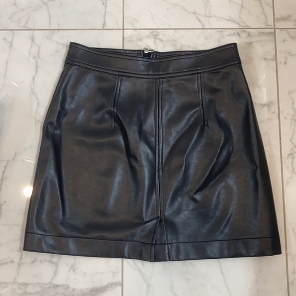 Aritzia leather skirt size 2 - Picture 2 of 4